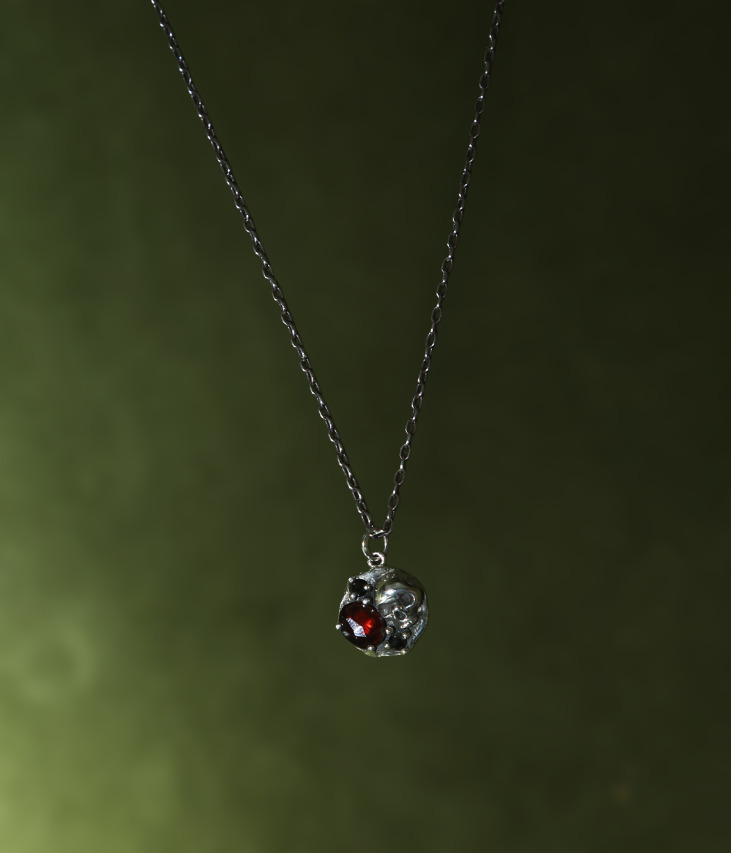 skull pendant necklace