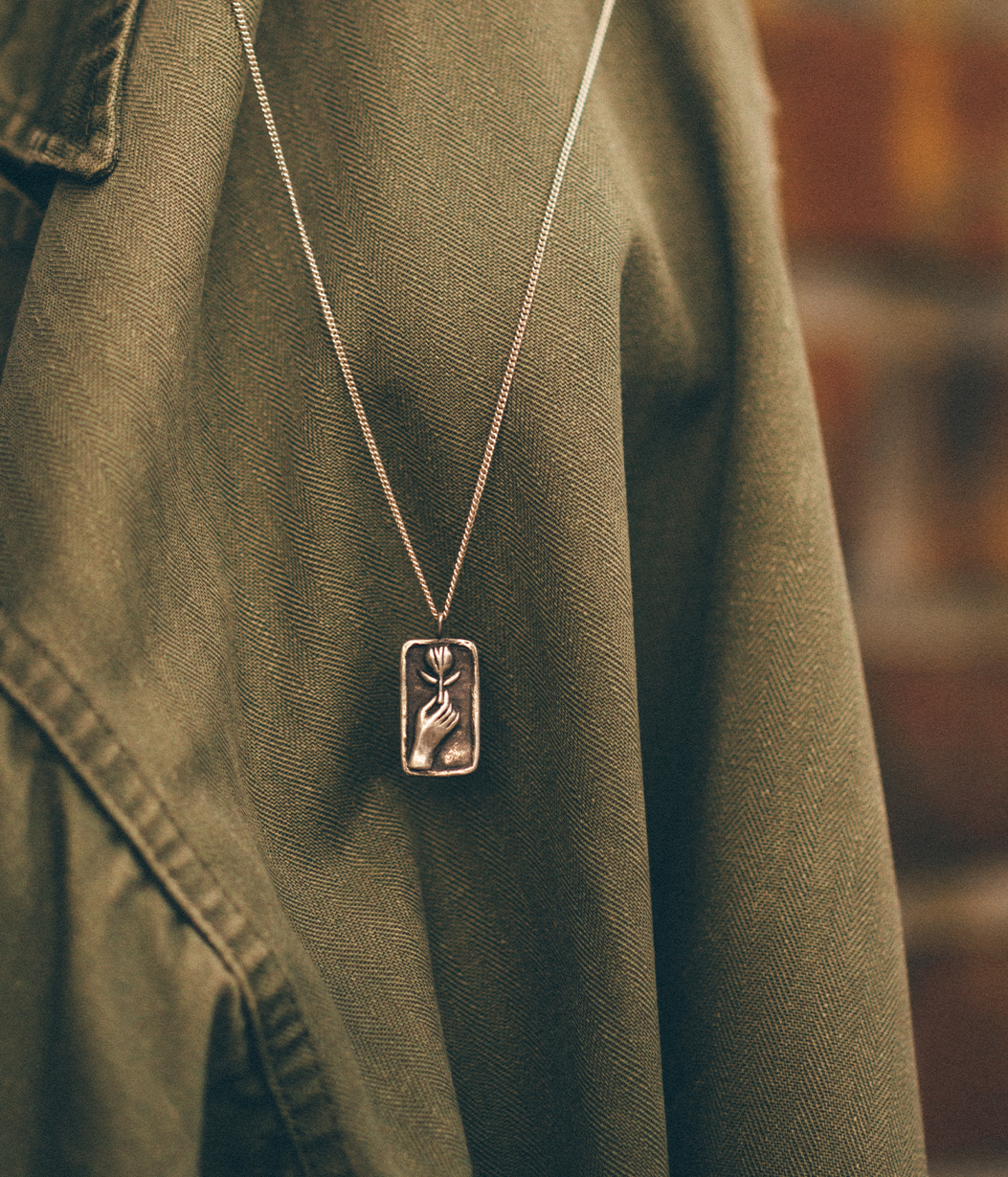thy rose pendant necklace 