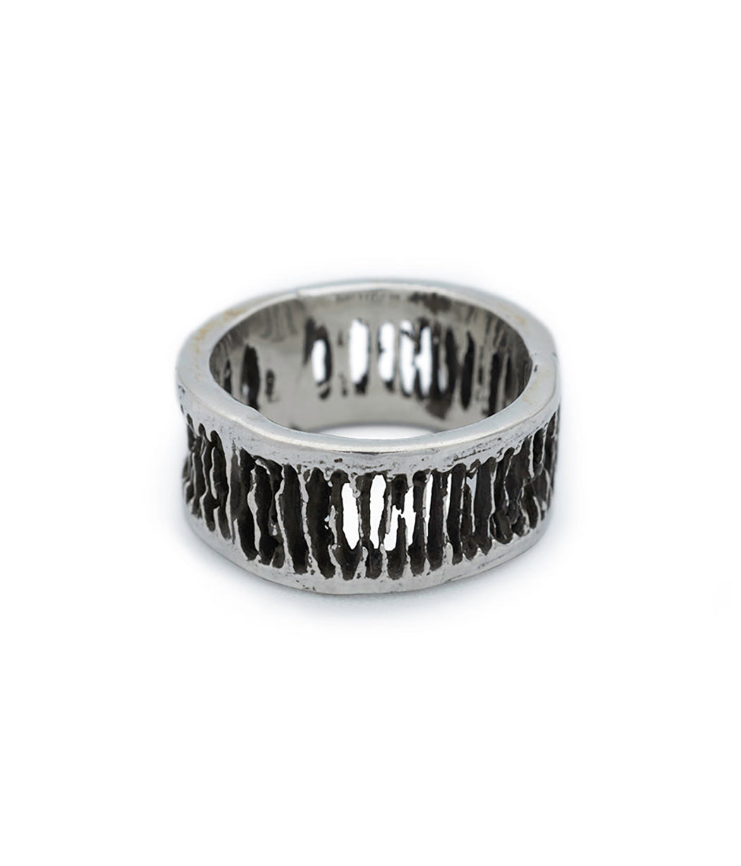 SHARK SPINE BAND RING