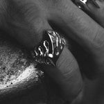 blade ring on hand 