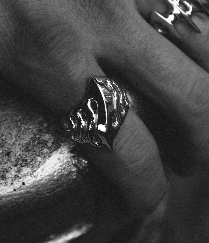blade ring on hand 