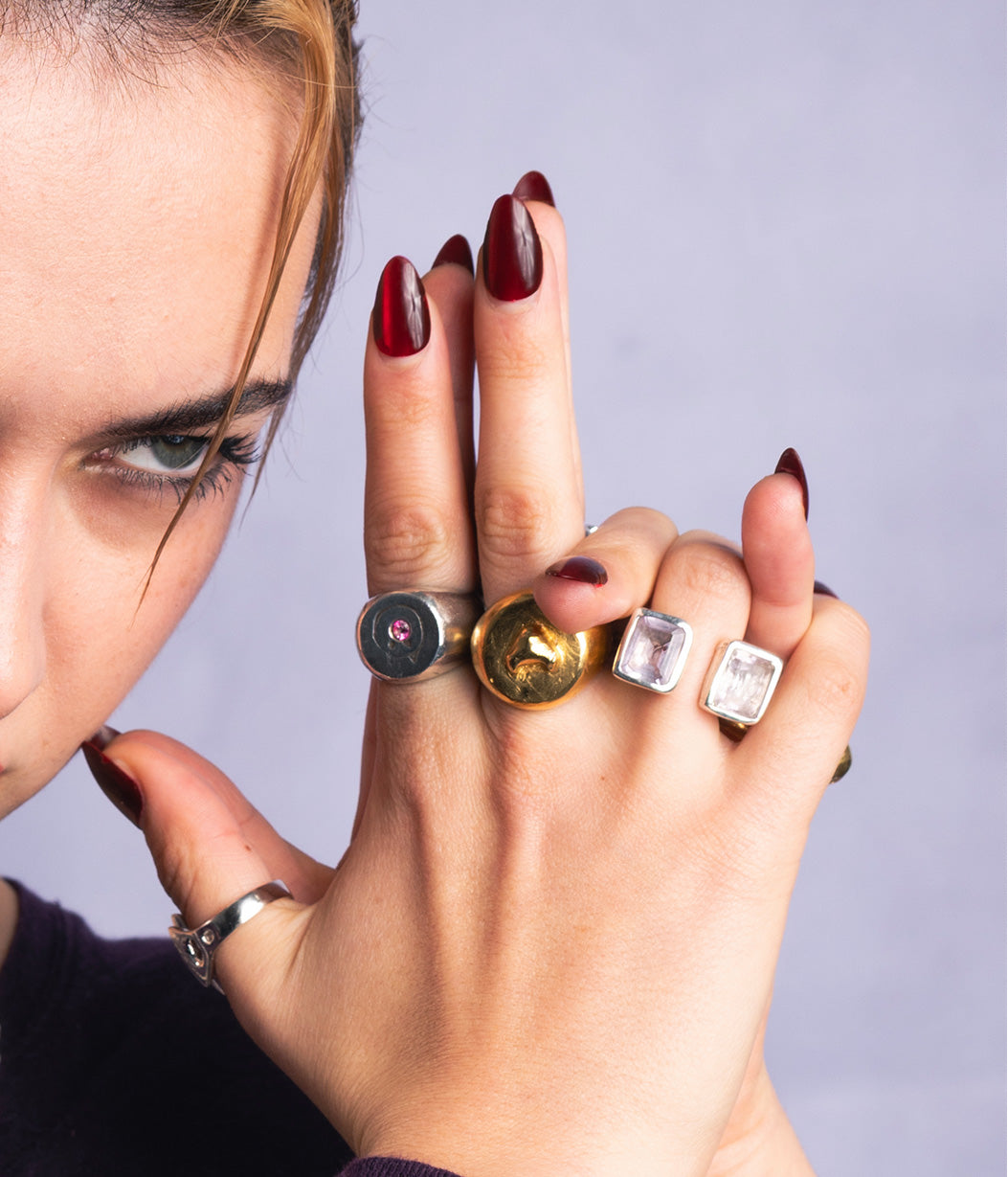 rings on model 
