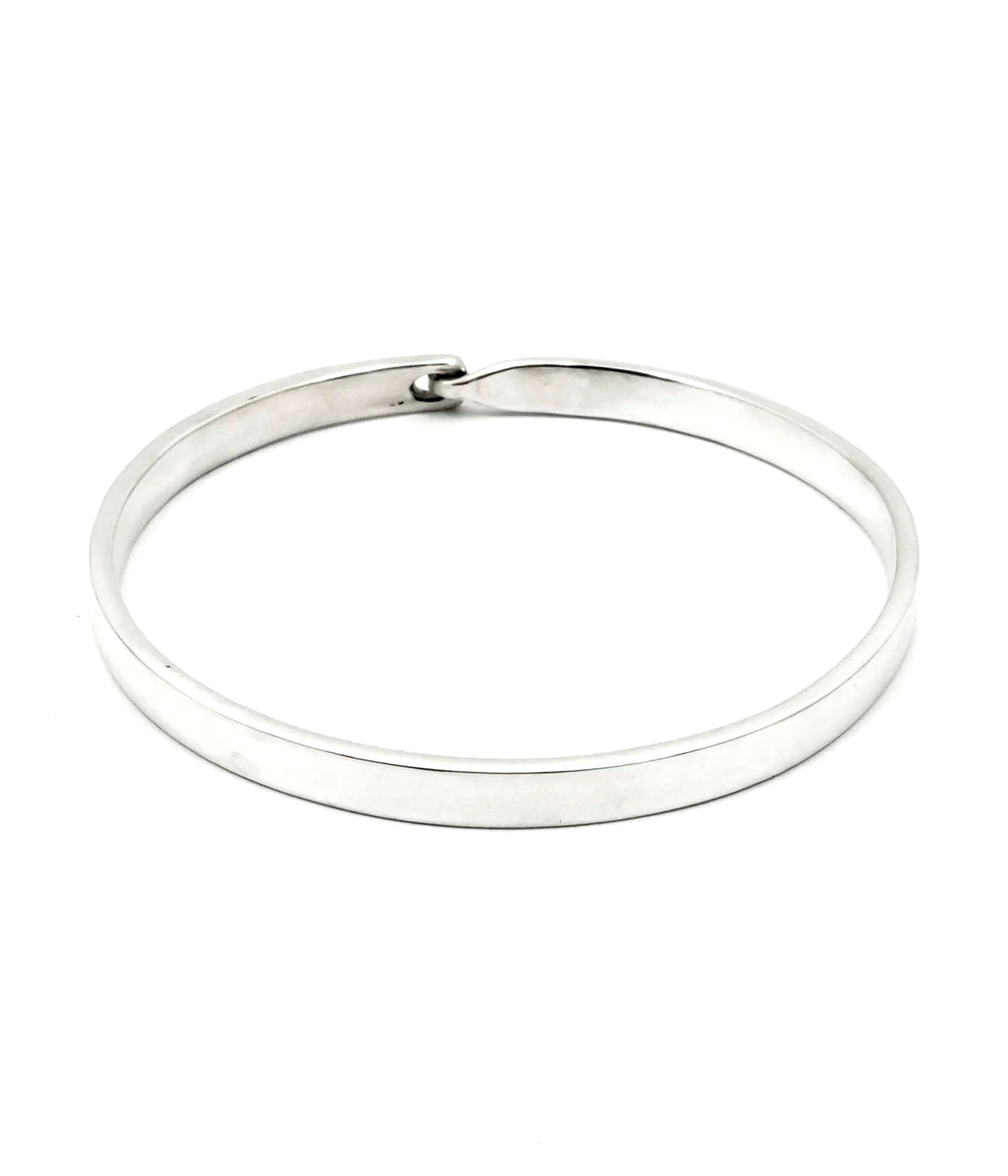 Minimal band bracelet in solid sterling silver 