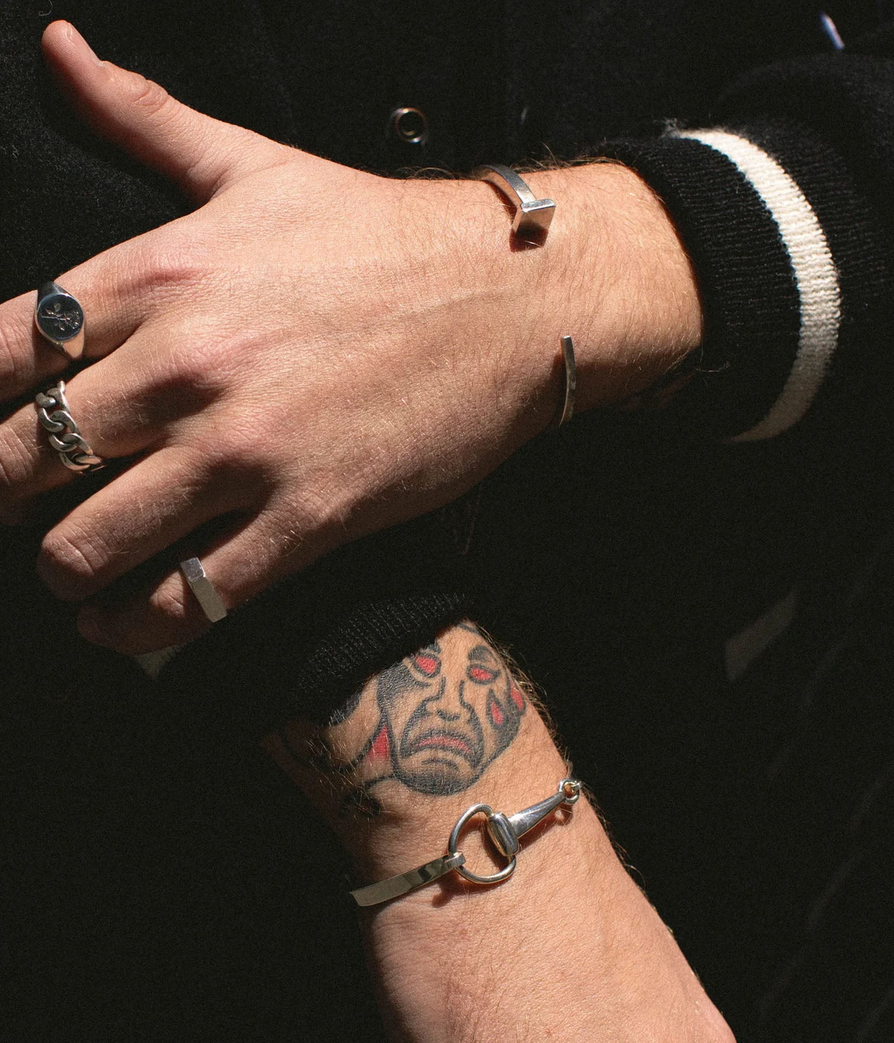 Touch as nails, a strikingly minimalist design defines this bracelet. Its unique and contemporary style serves as a symbol of strength and the celebration of one's individuality