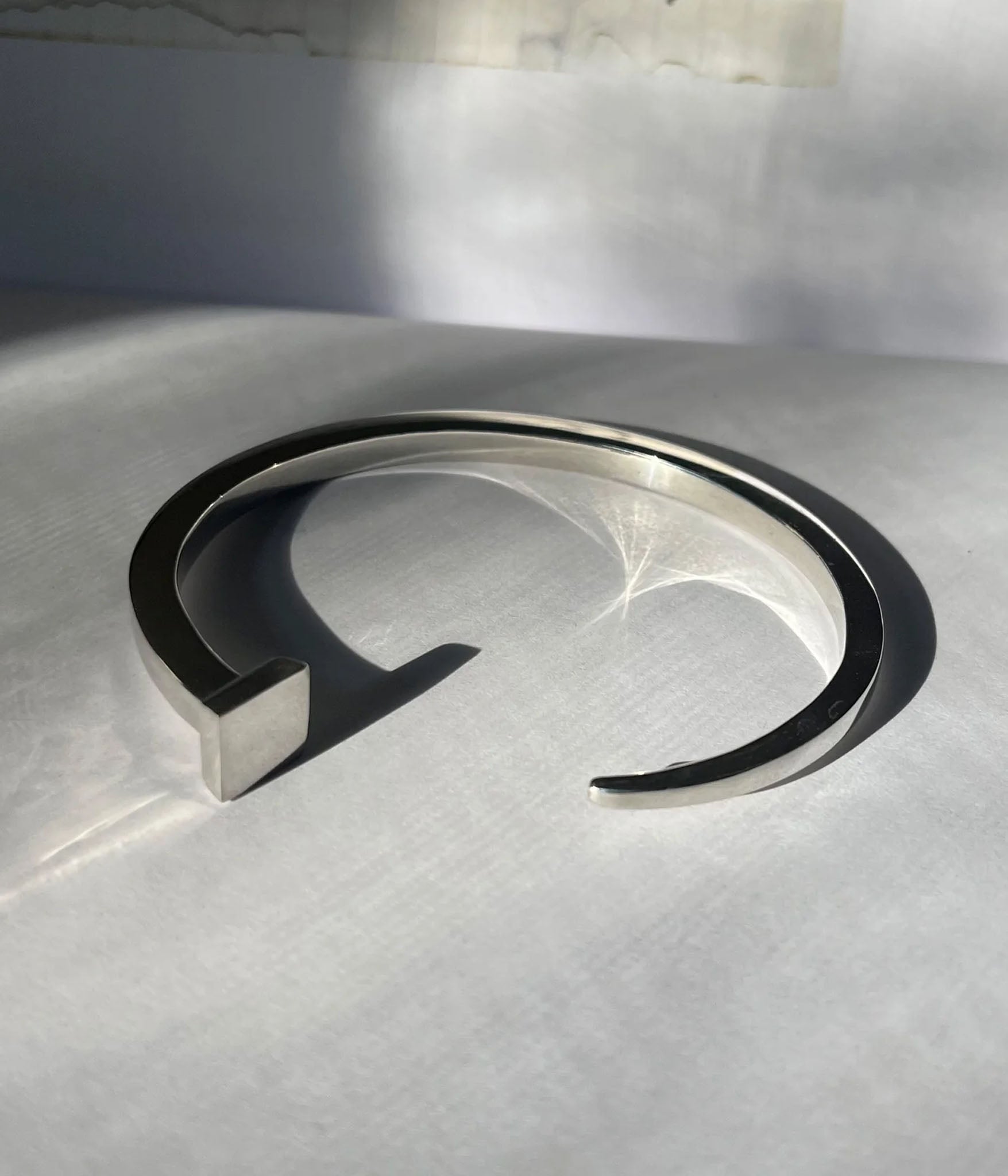 Touch as nails, a strikingly minimalist design defines this bracelet. Its unique and contemporary style serves as a symbol of strength and the celebration of one's individuality