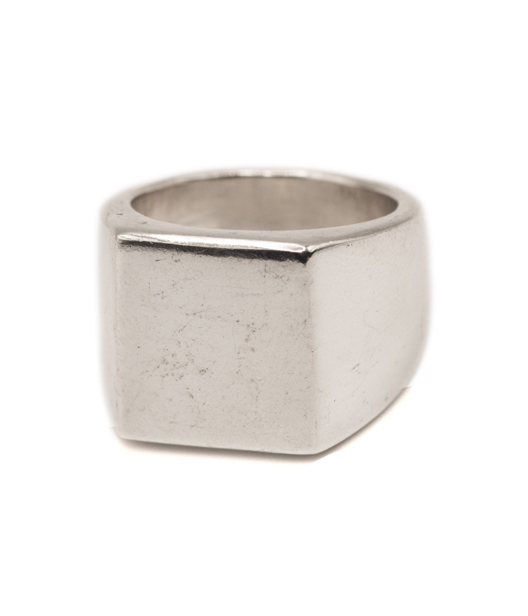Silver ring with a square截面 on a white background