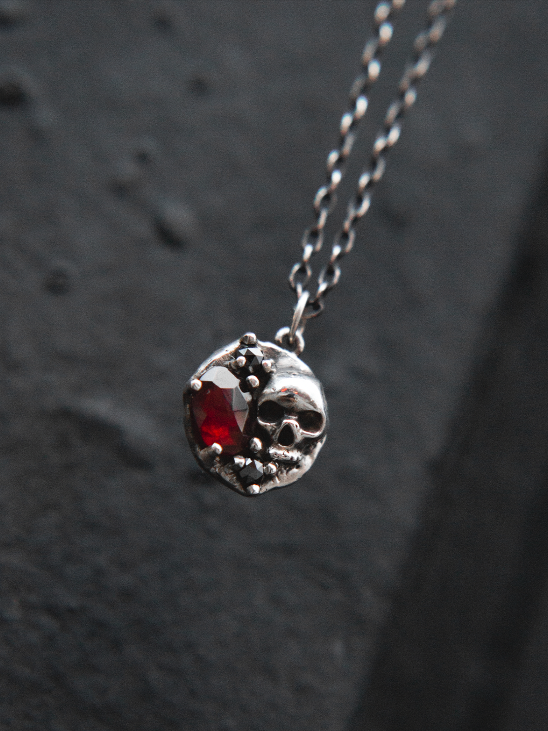 skull and garnet necklace 