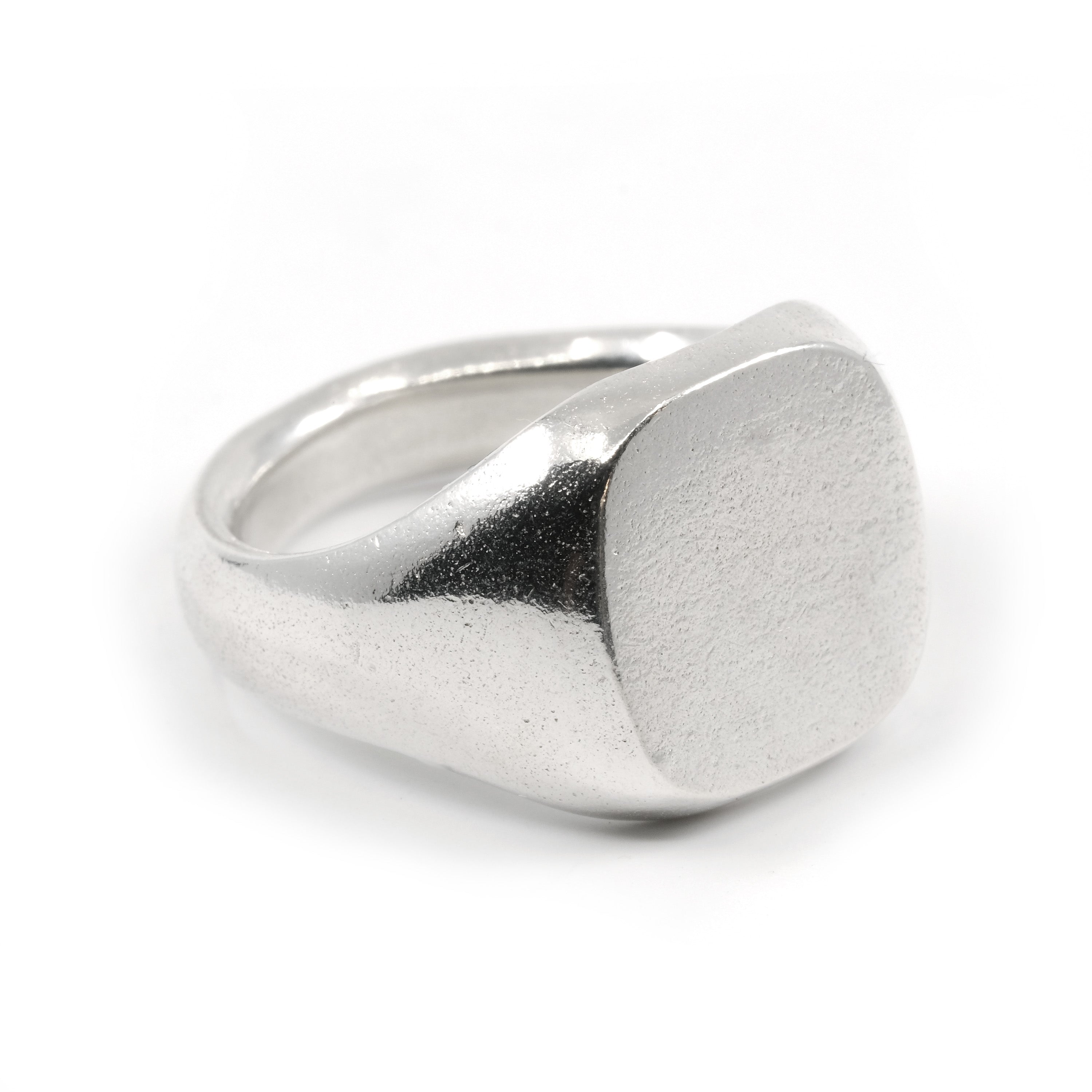 Cushion Signet - The Hunt