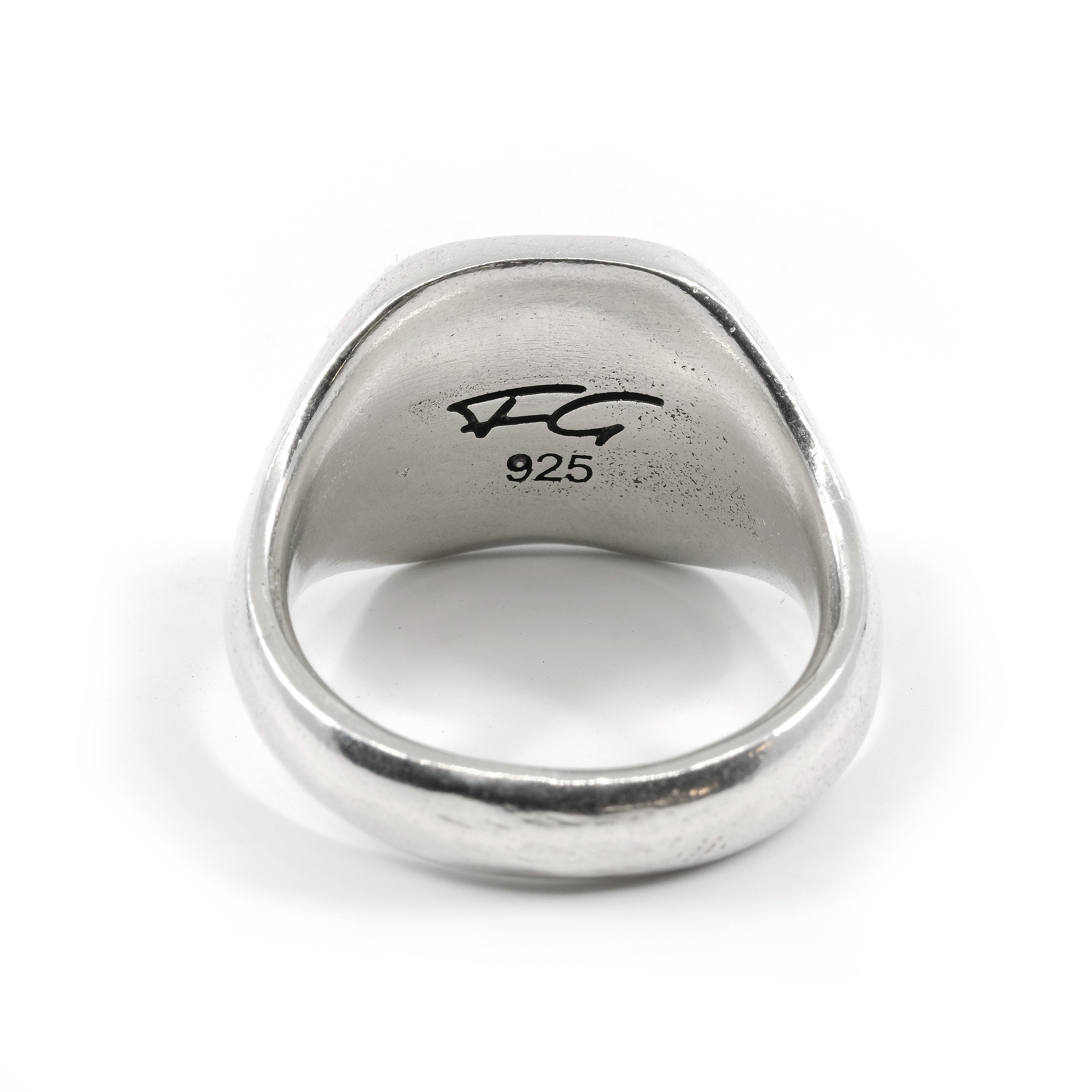 Cushion Signet - The Hunt