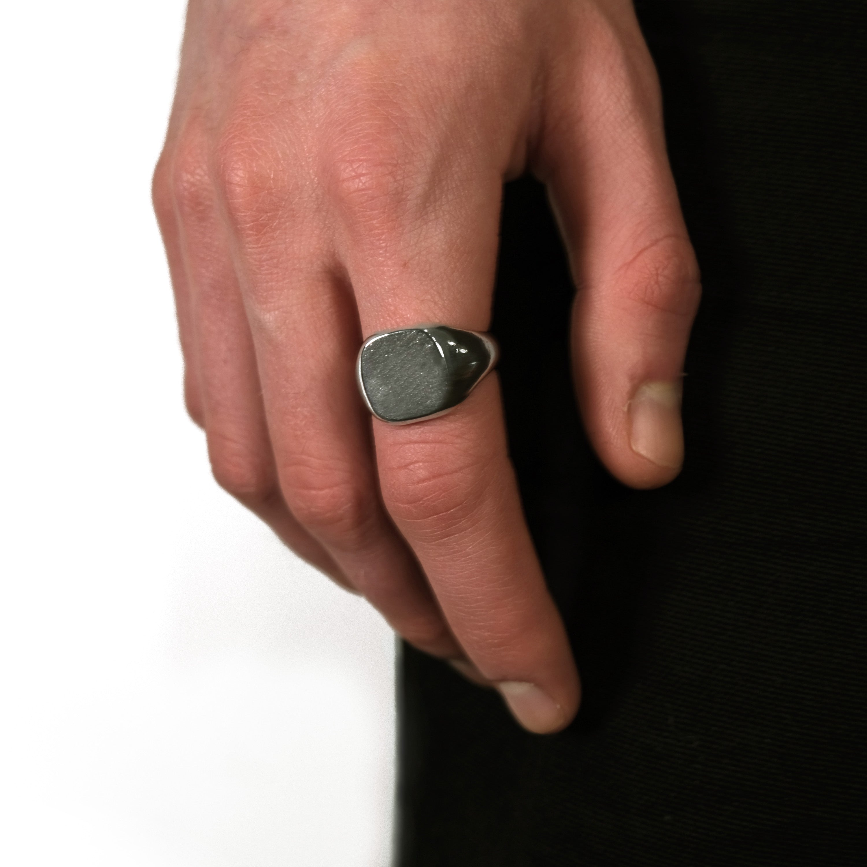 Cushion Signet - The Hunt