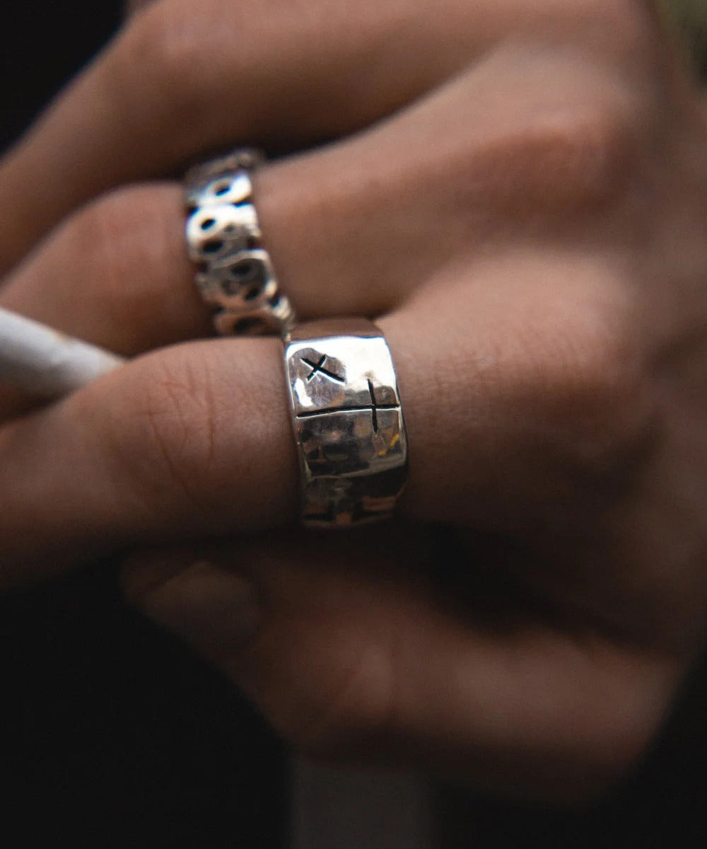 Heavy Cross Signet – The Hunt