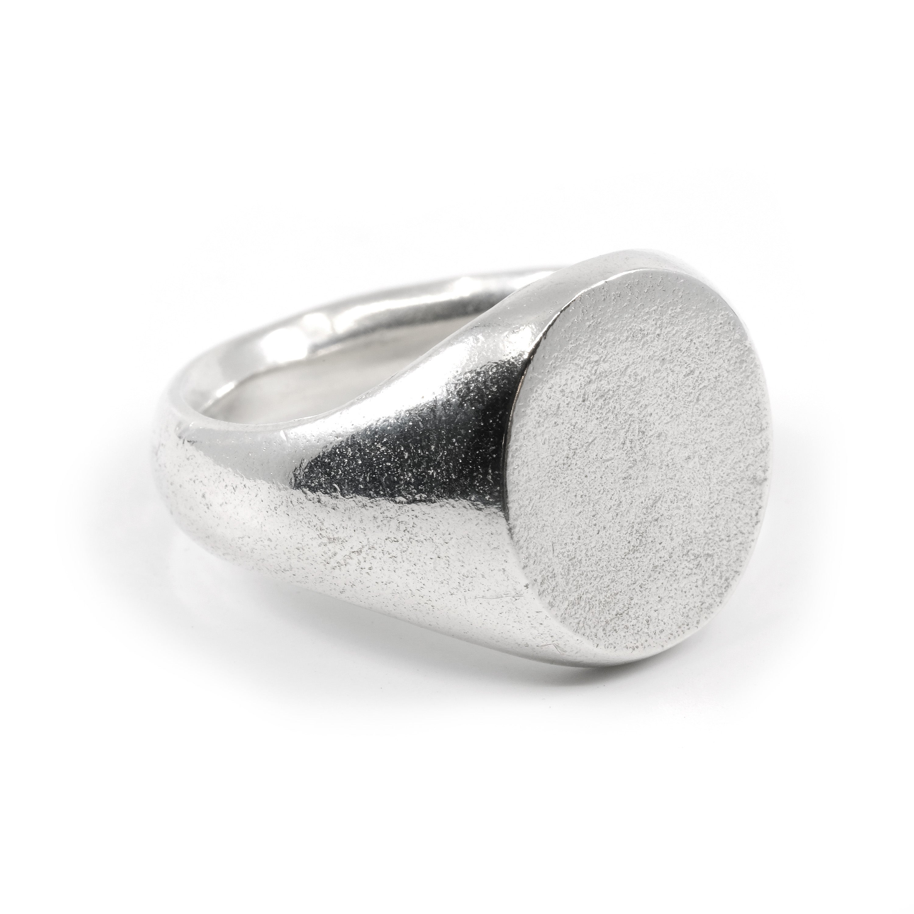 Oval Signet Ring - The Hunt