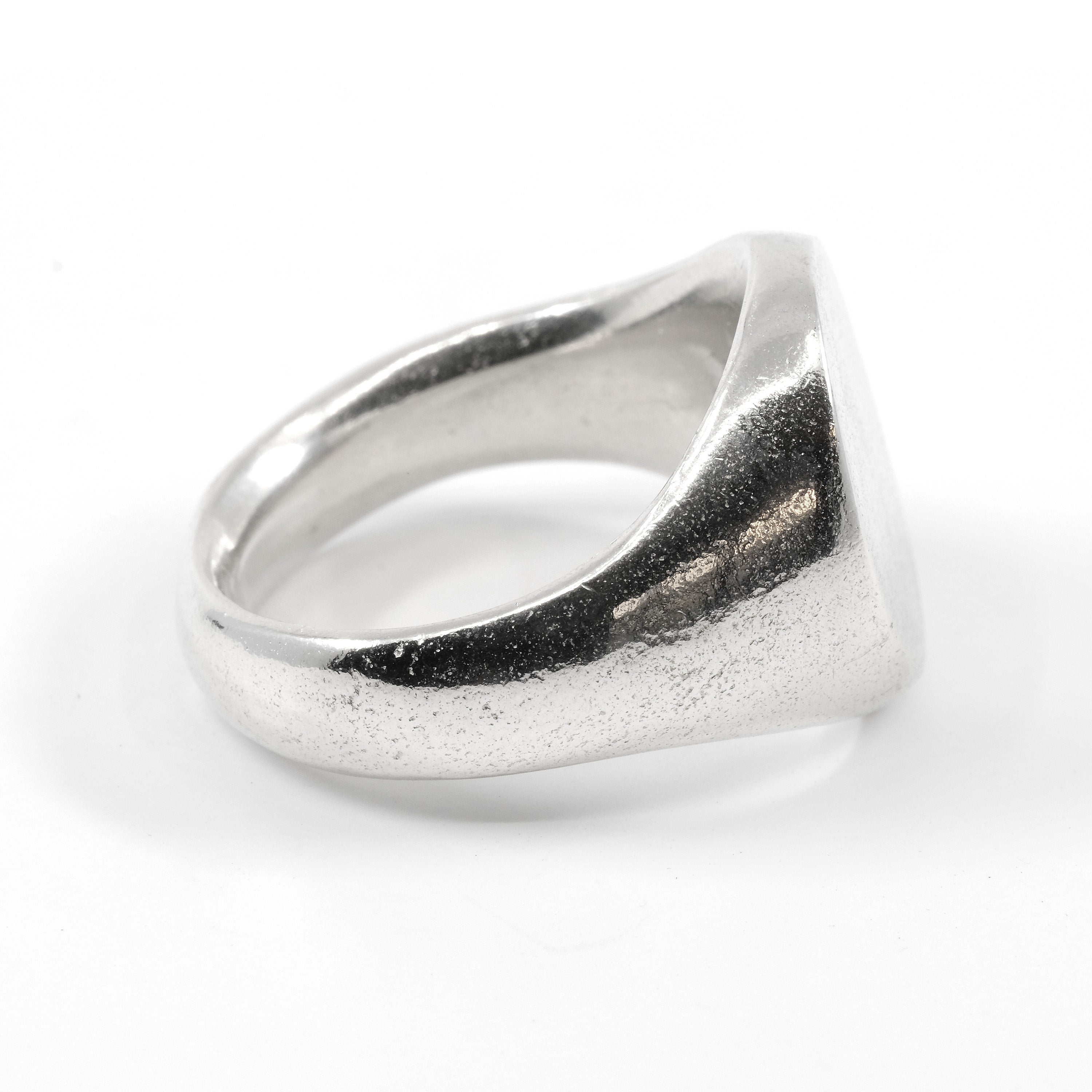 Oval Signet Ring - The Hunt