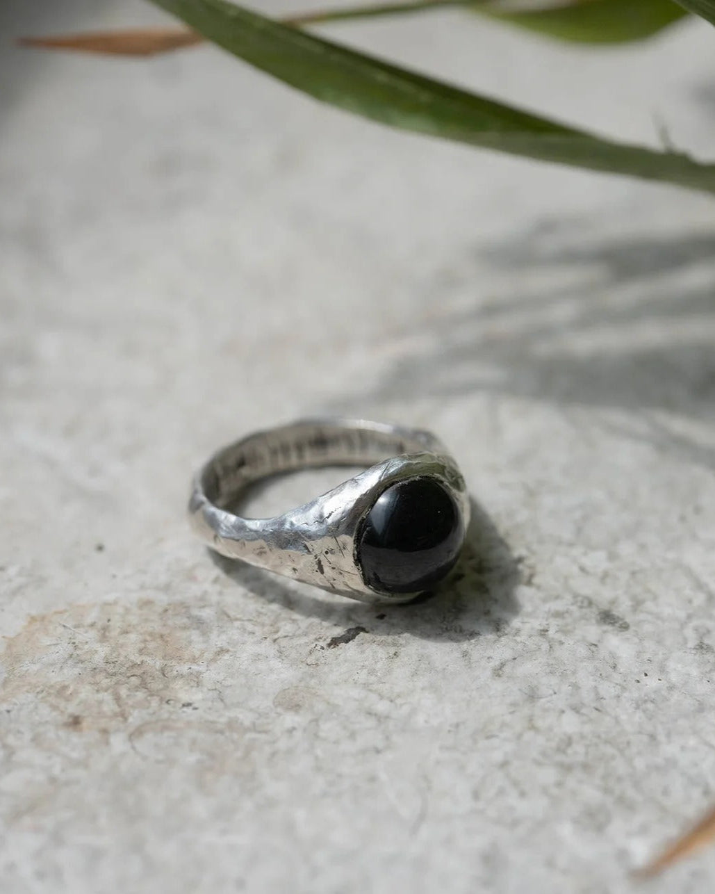 Raw Onyx Ring – The Hunt