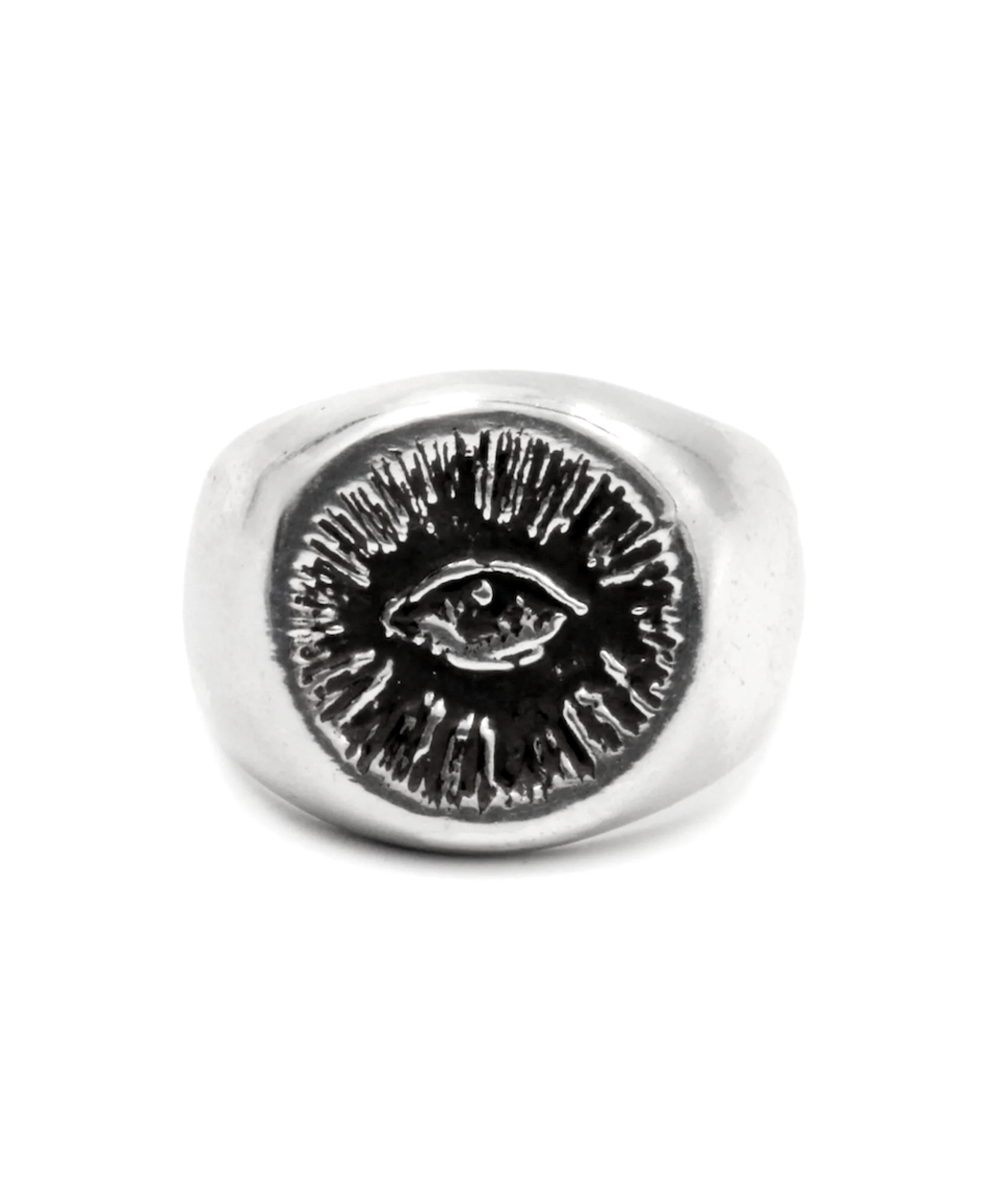 the hunt eye signet ring in sterling silver 